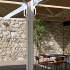 K_quattro Négy gázrugós, behúzható karral ellátott napernyő 600x600 cm fahatású