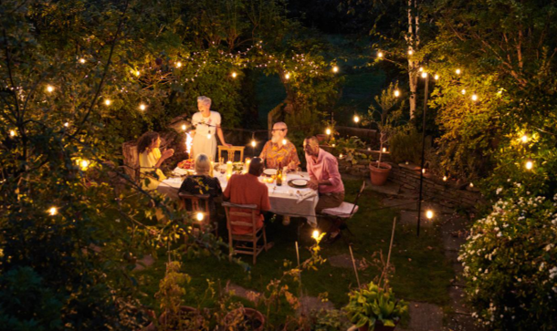 Hogyan válasszunk kültéri világítást a bútorok mellé: Harmónia a kertben